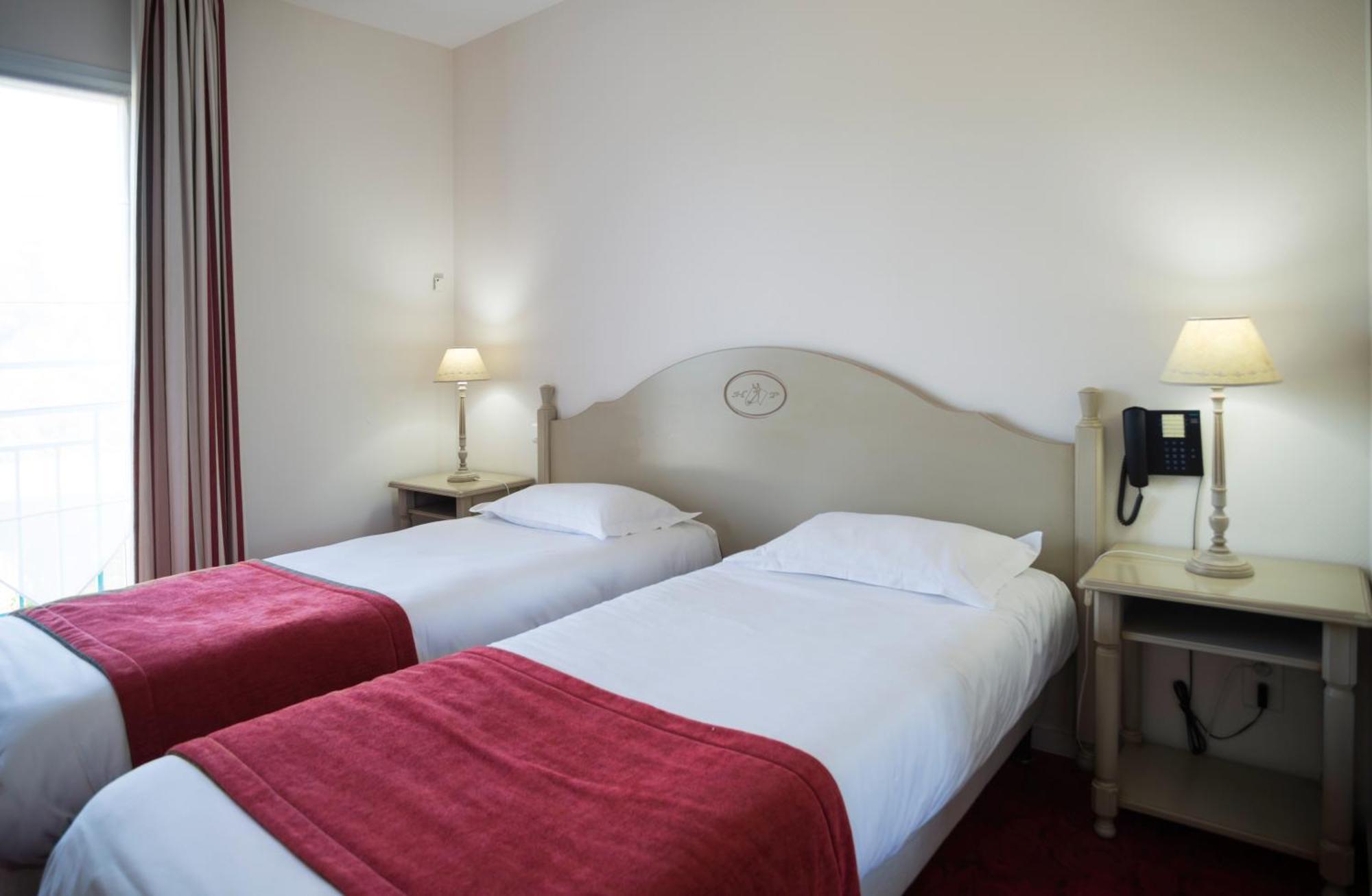 Brit Hotel Du Perche Nogent-le-Rotrou Exterior photo